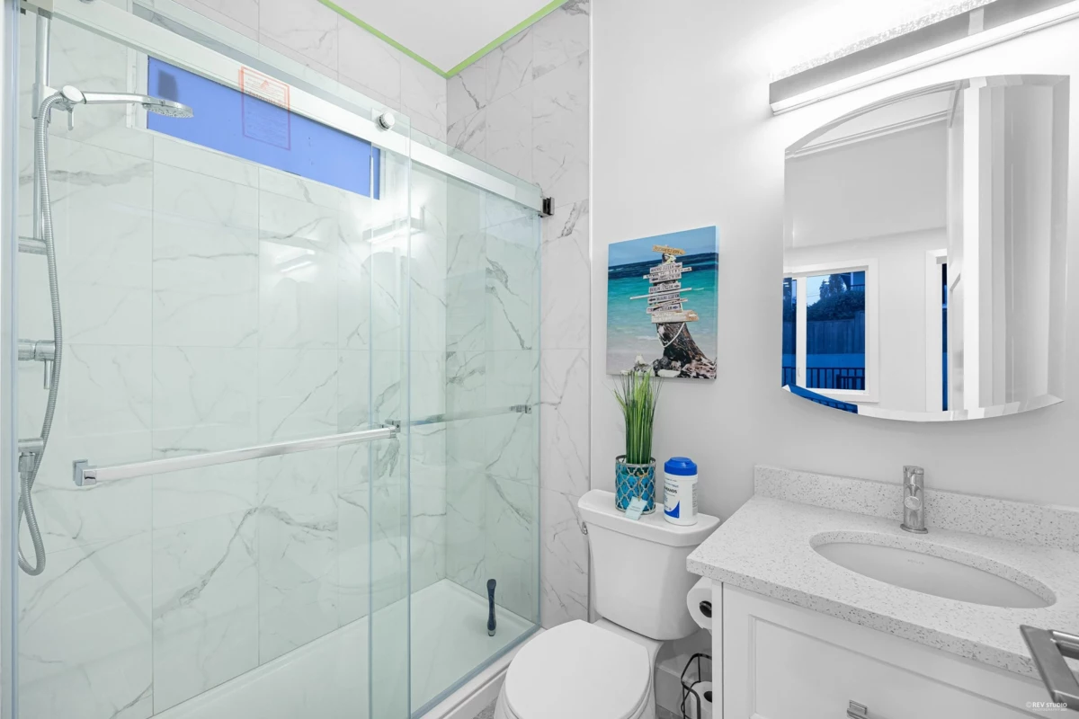 Hot Tub / Spa Photo of 838 Stevens Street, White Rock, BC