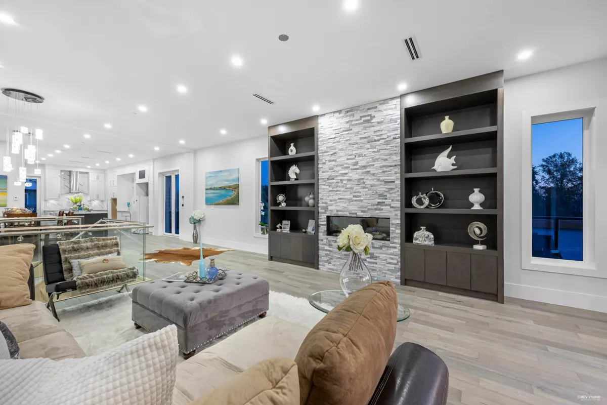 Kitchen Island Photo of 838 Stevens Street, White Rock, BC