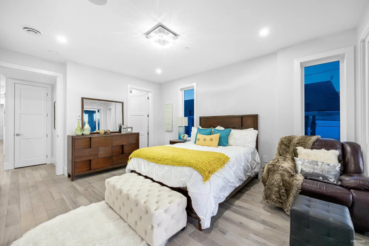 Laundry Room Photo of 838 Stevens Street, White Rock, BC