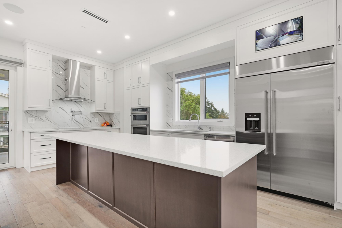 Primary Bathroom Photo of 838 Stevens Street, White Rock, BC