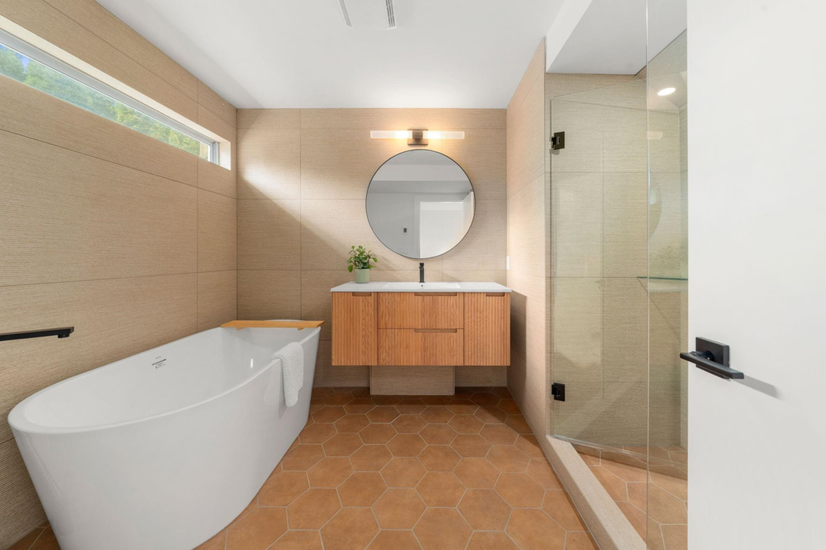 Entry Foyer Photo of 18 901 W 17th Street, North Vancouver, BC