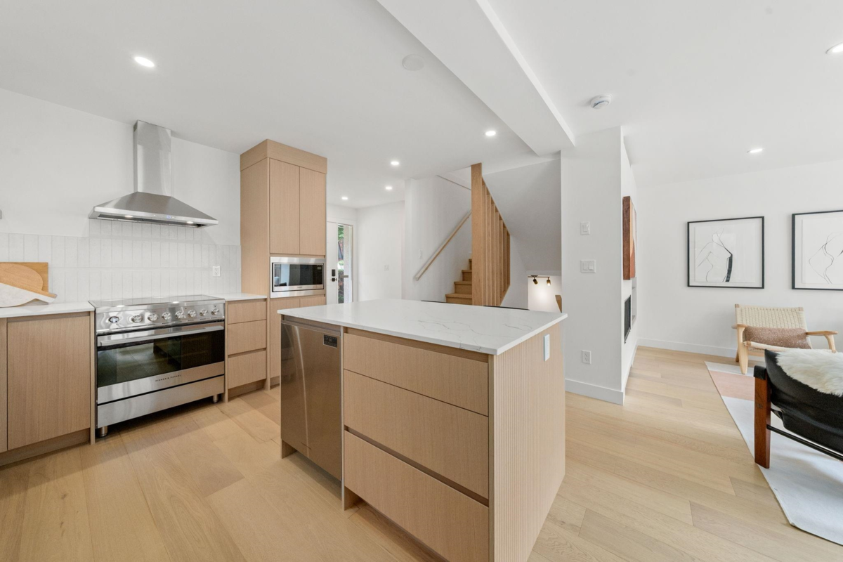 Exterior Rear Photo of 18 901 W 17th Street, North Vancouver, BC