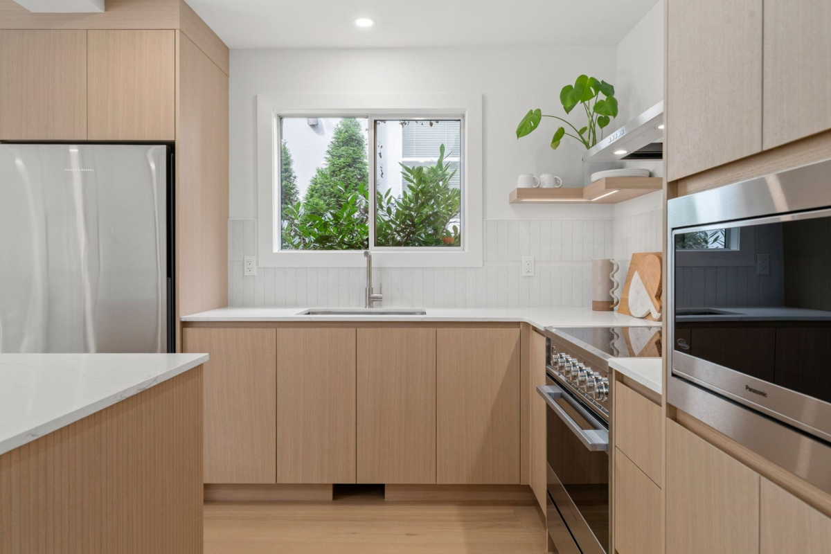 Front Yard Photo of 18 901 W 17th Street, North Vancouver, BC