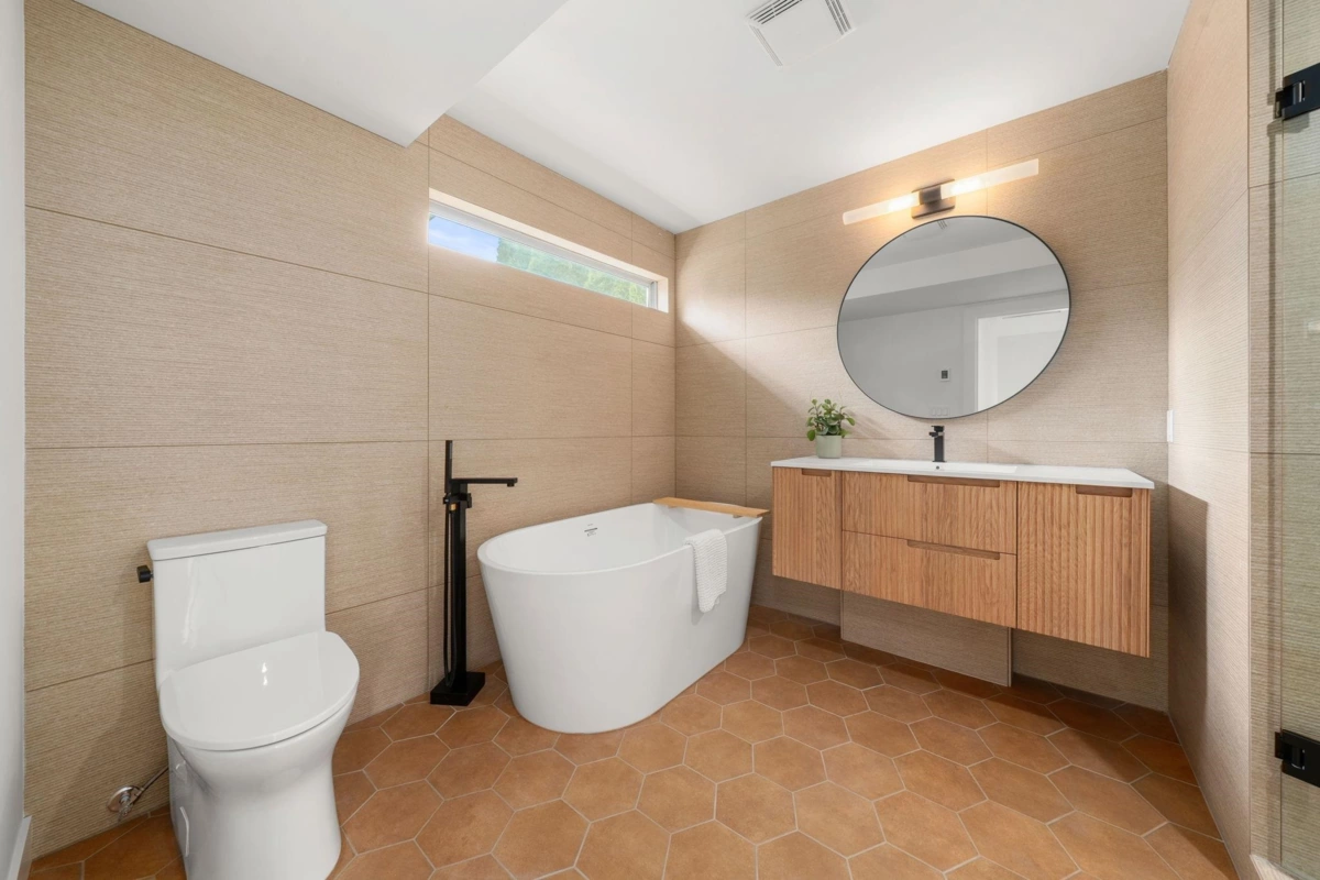 Hallway Photo of 18 901 W 17th Street, North Vancouver, BC