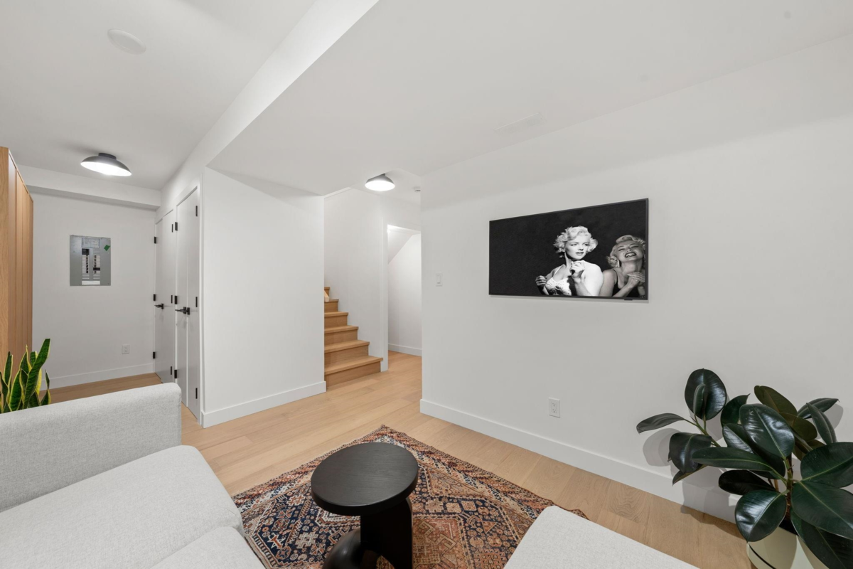 Hot Tub / Spa Photo of 18 901 W 17th Street, North Vancouver, BC