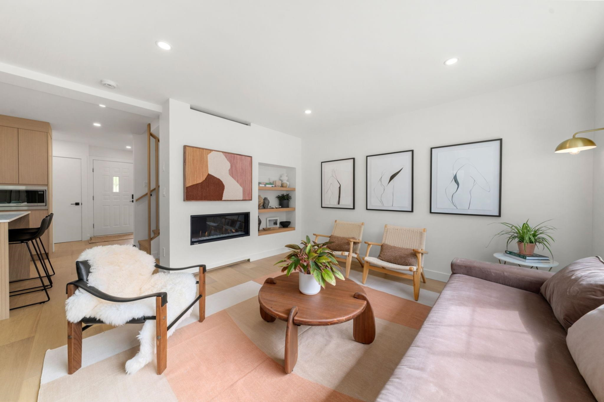Kitchen Island Photo of 18 901 W 17th Street, North Vancouver, BC