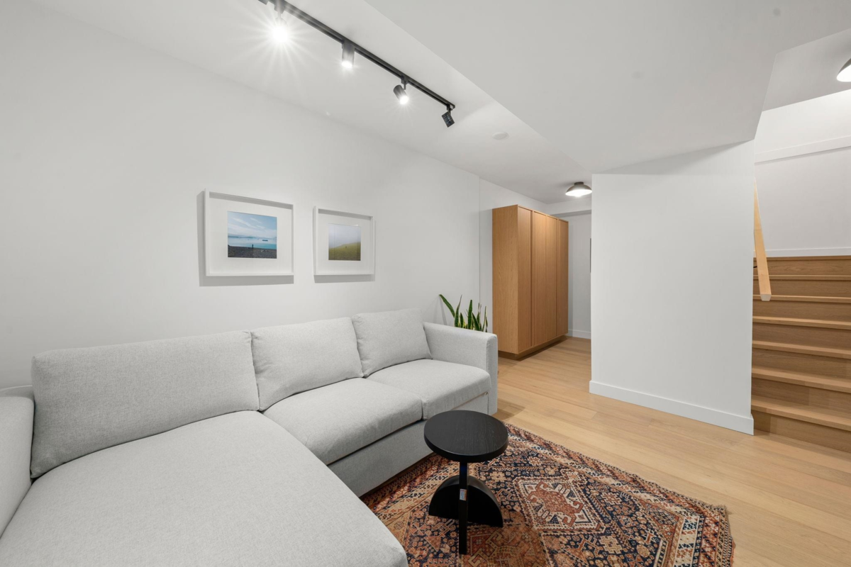 Outdoor Kitchen Photo of 18 901 W 17th Street, North Vancouver, BC