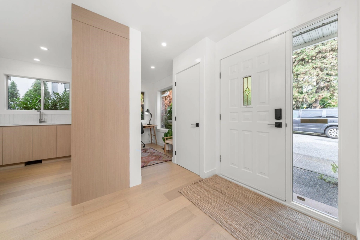 Powder Room Photo of 18 901 W 17th Street, North Vancouver, BC