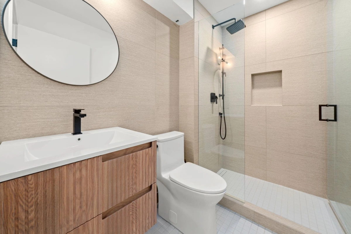 Swimming Pool Photo of 18 901 W 17th Street, North Vancouver, BC