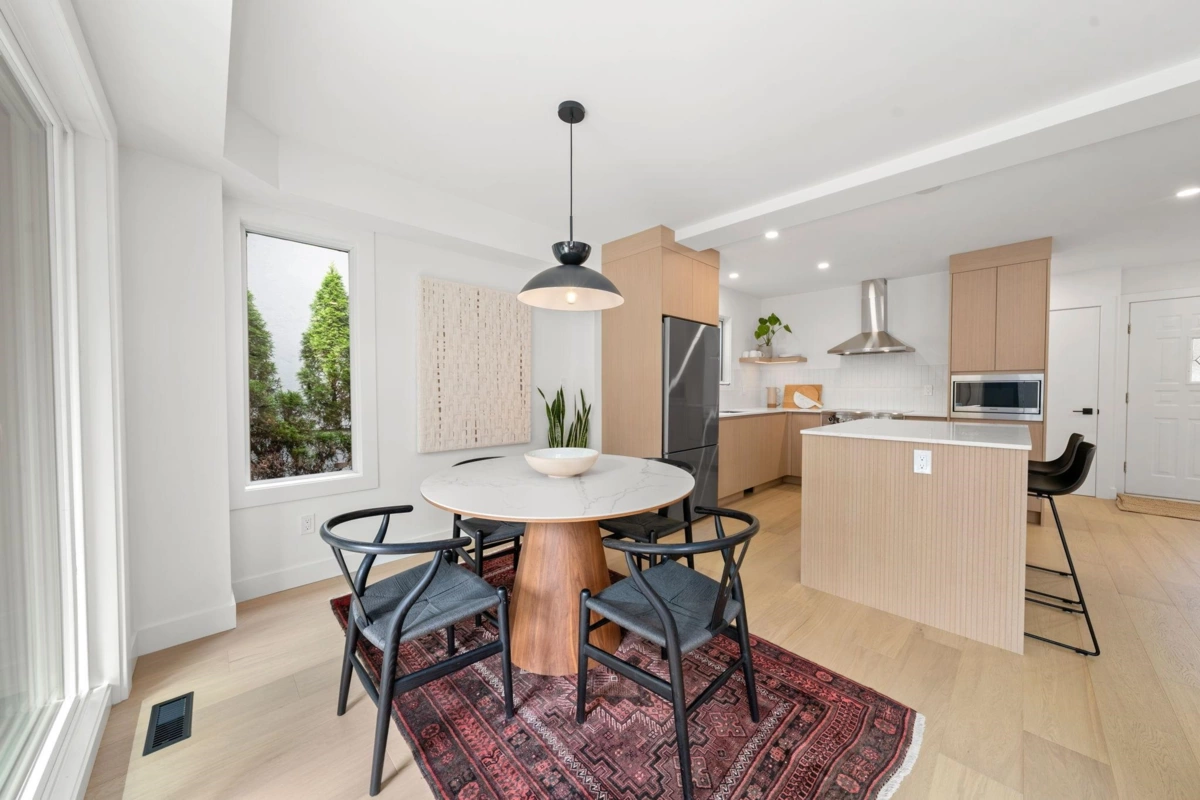 Walk-In Closet Photo of 18 901 W 17th Street, North Vancouver, BC