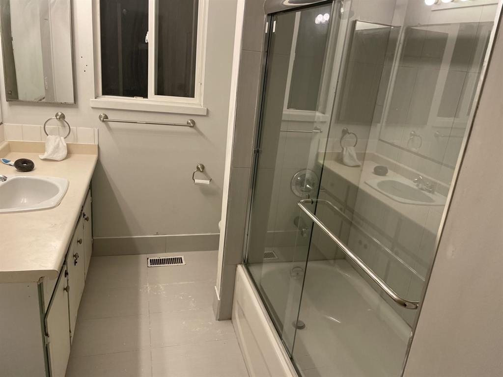 Living Room Photo of 32337 Seal Way, Abbotsford, BC