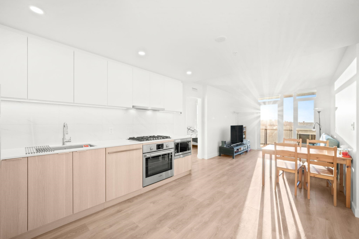 Kitchen Island Photo of 2508 318 Alderson Avenue, Coquitlam, BC