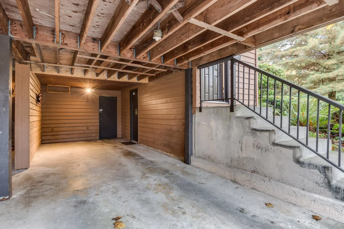 Garden / Landscaping Photo of 507 Cambridge Way, Port Moody, BC