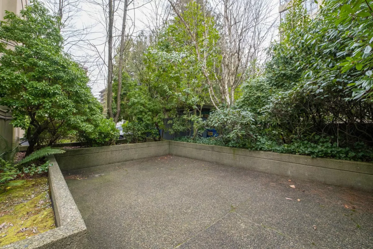 Basement Recreation Room Photo of 101 1427 Duchess Avenue, West Vancouver, BC