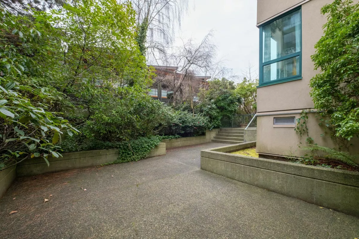 Laundry Room Photo of 101 1427 Duchess Avenue, West Vancouver, BC