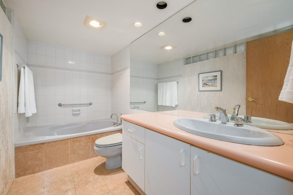 Office / Den Photo of 101 1427 Duchess Avenue, West Vancouver, BC