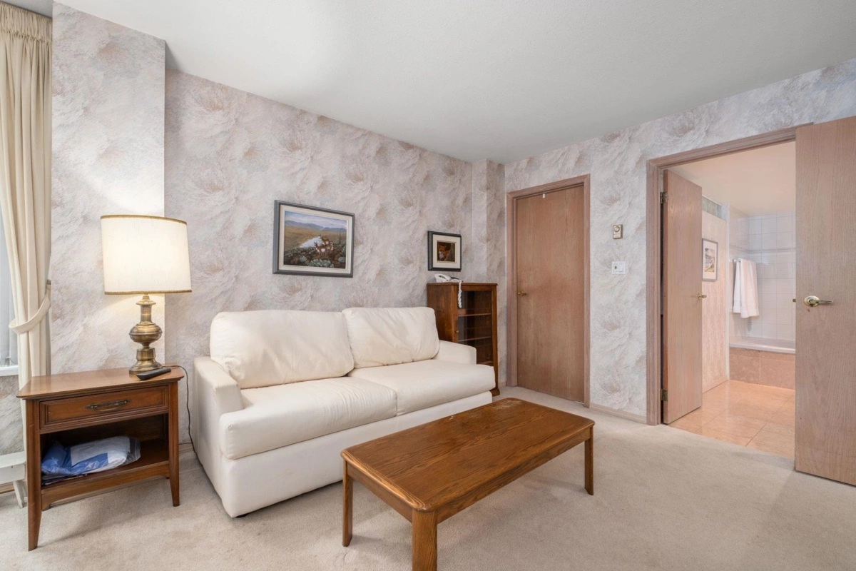 Powder Room Photo of 101 1427 Duchess Avenue, West Vancouver, BC