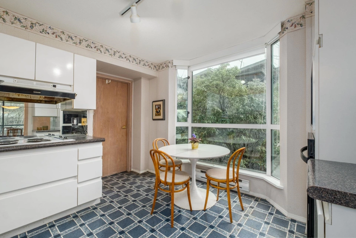 Primary Bathroom Photo of 101 1427 Duchess Avenue, West Vancouver, BC