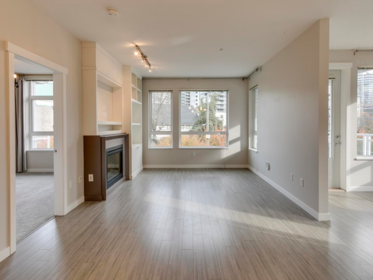 307 217 W 8th Street, North Vancouver, BC, North Vancouver — Apartment/Condo for sale