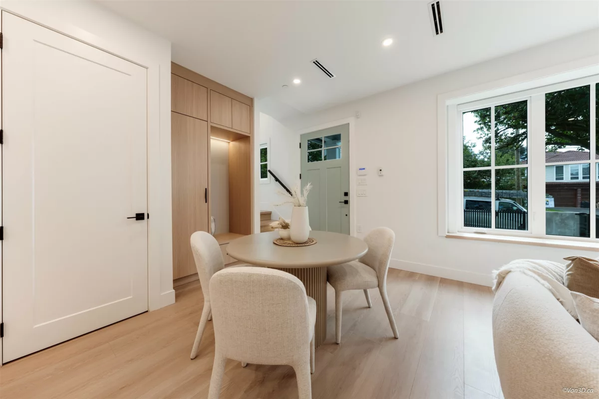 Dining Area Photo of 1 3121 E 46th Avenue, Vancouver, BC