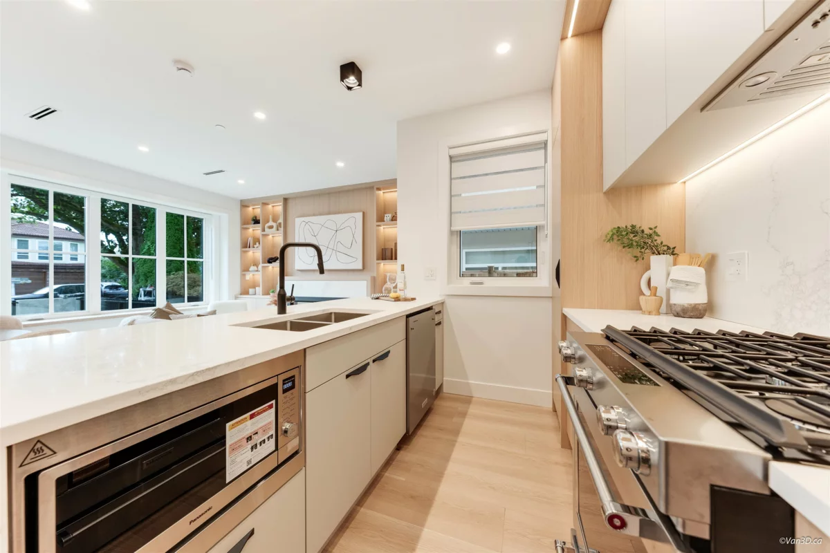 Kitchen Island Photo of 1 3121 E 46th Avenue, Vancouver, BC