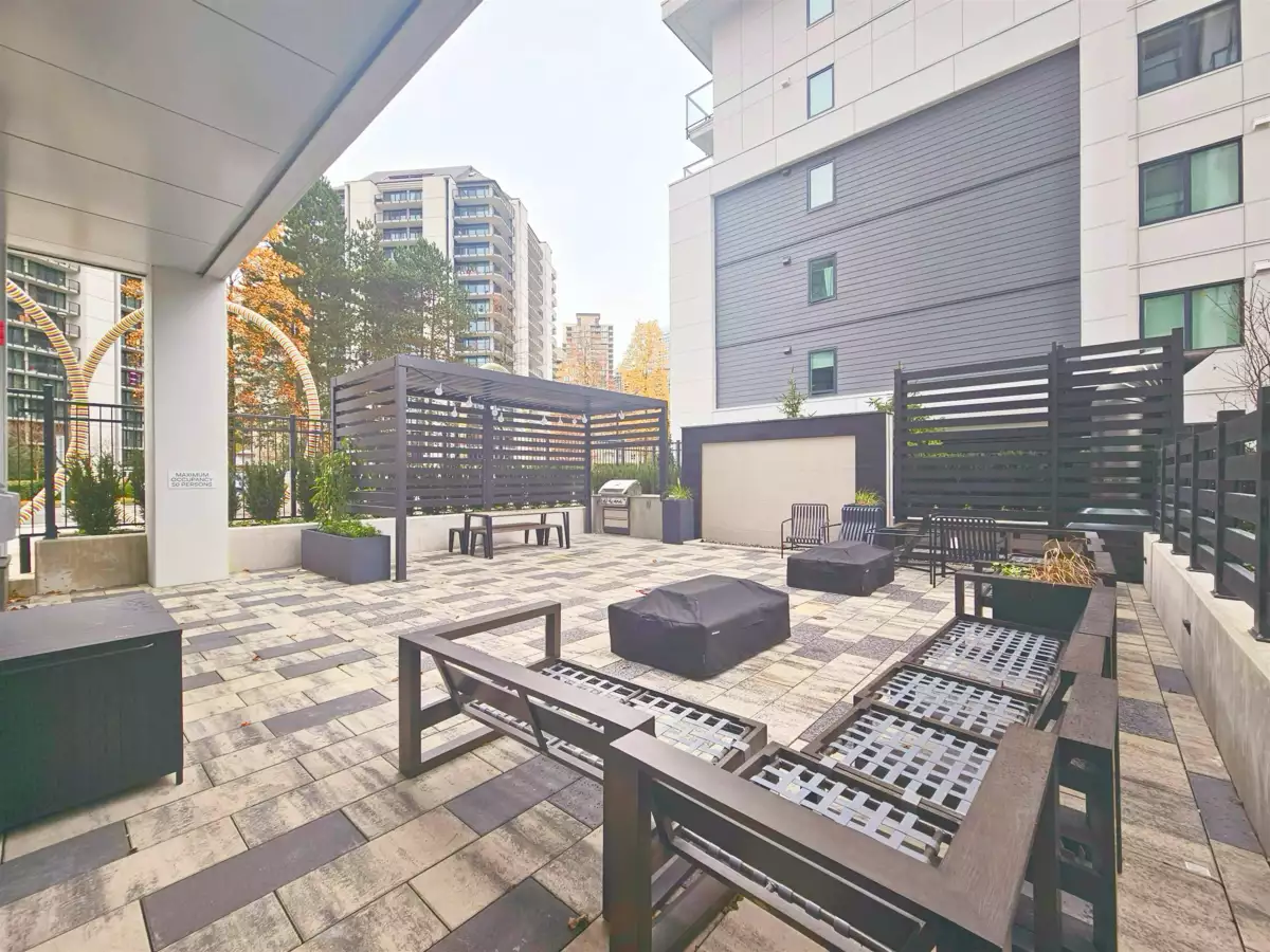 Kitchen Island Photo of 3609 6468 Willingdon Avenue, Burnaby, BC