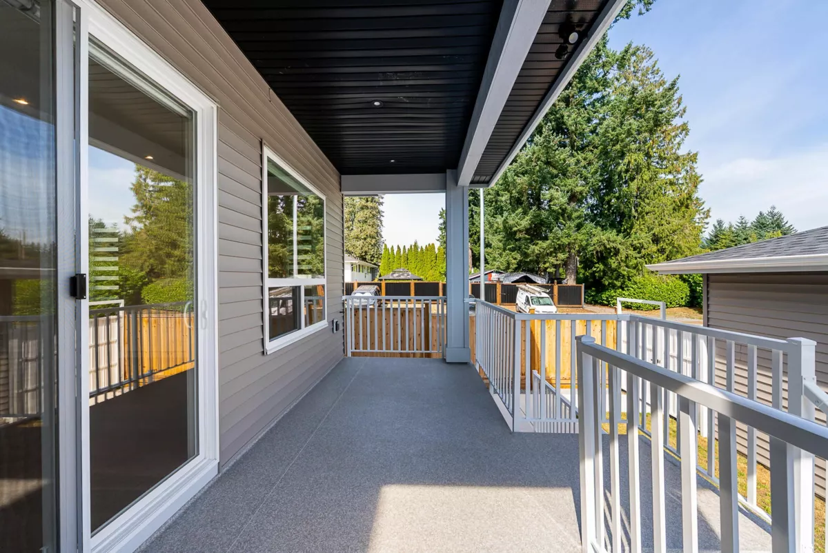 Hallway Photo of 3380 Edinburgh Street, Port Coquitlam, BC