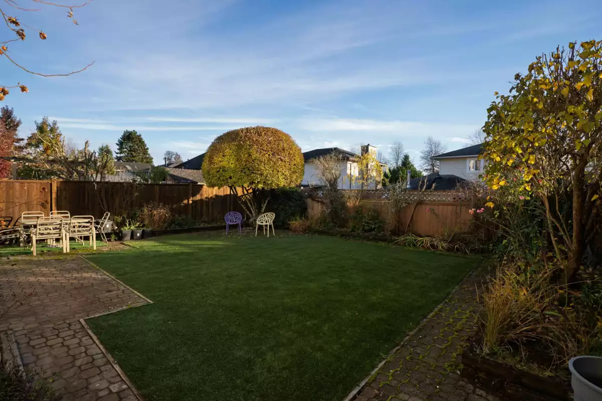 Entry Foyer Photo of 19520 115a Avenue, Pitt Meadows, BC