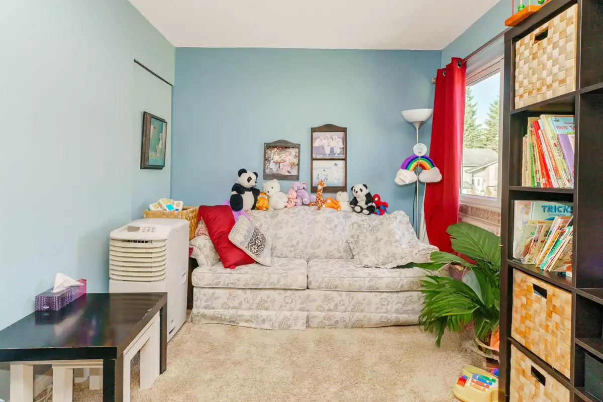 Guest Bathroom Photo of 19520 115a Avenue, Pitt Meadows, BC