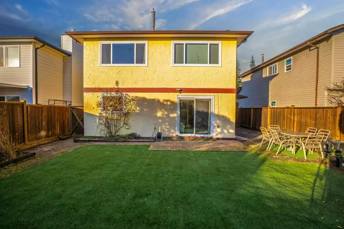 Hallway Photo of 19520 115a Avenue, Pitt Meadows, BC