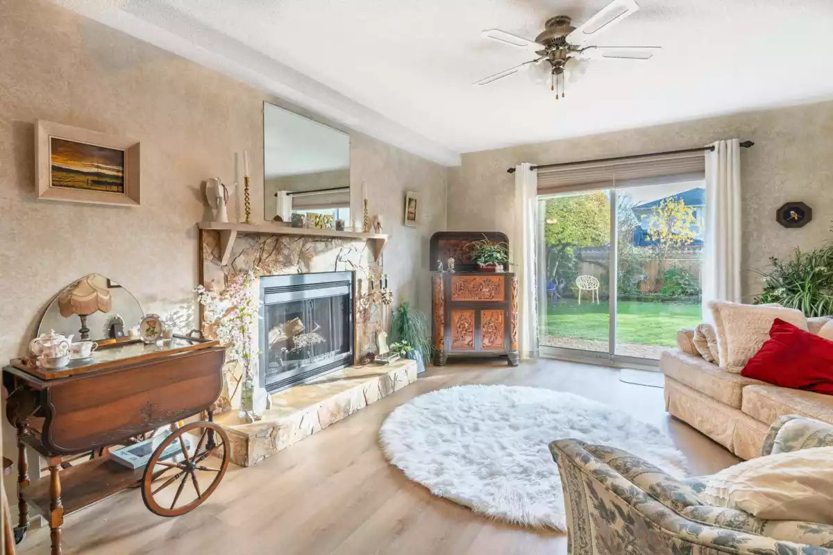 Living Room Photo of 19520 115a Avenue, Pitt Meadows, BC