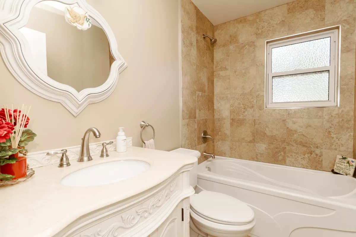 Mudroom Photo of 19520 115a Avenue, Pitt Meadows, BC