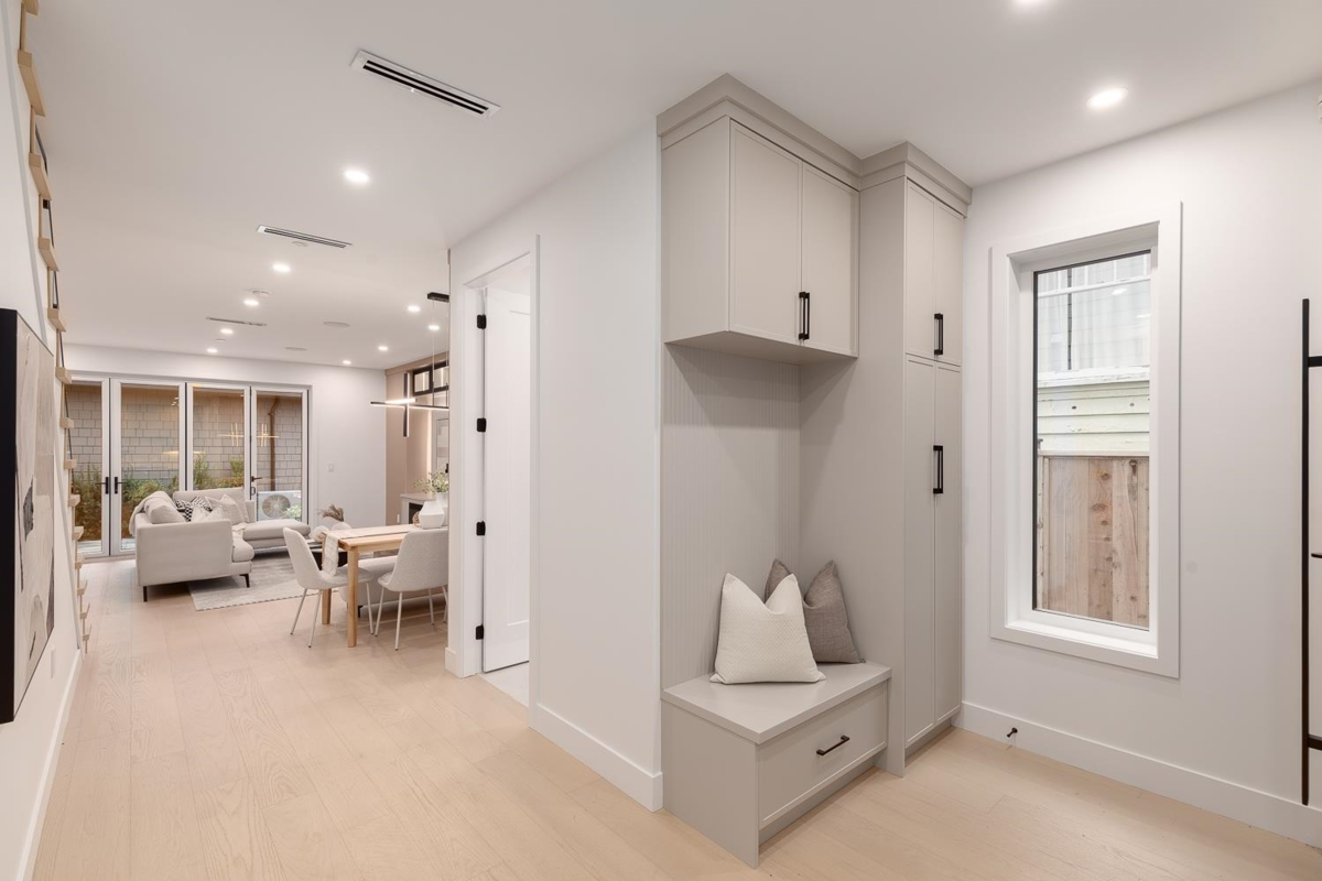 Kitchen Island Photo of 3 2976 W 13th Avenue, Vancouver, BC