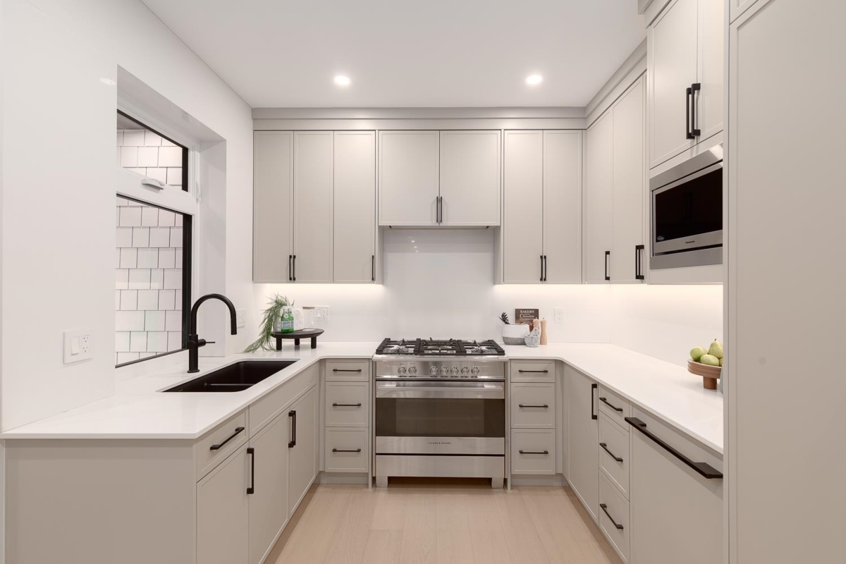 Kitchen Photo of 3 2976 W 13th Avenue, Vancouver, BC