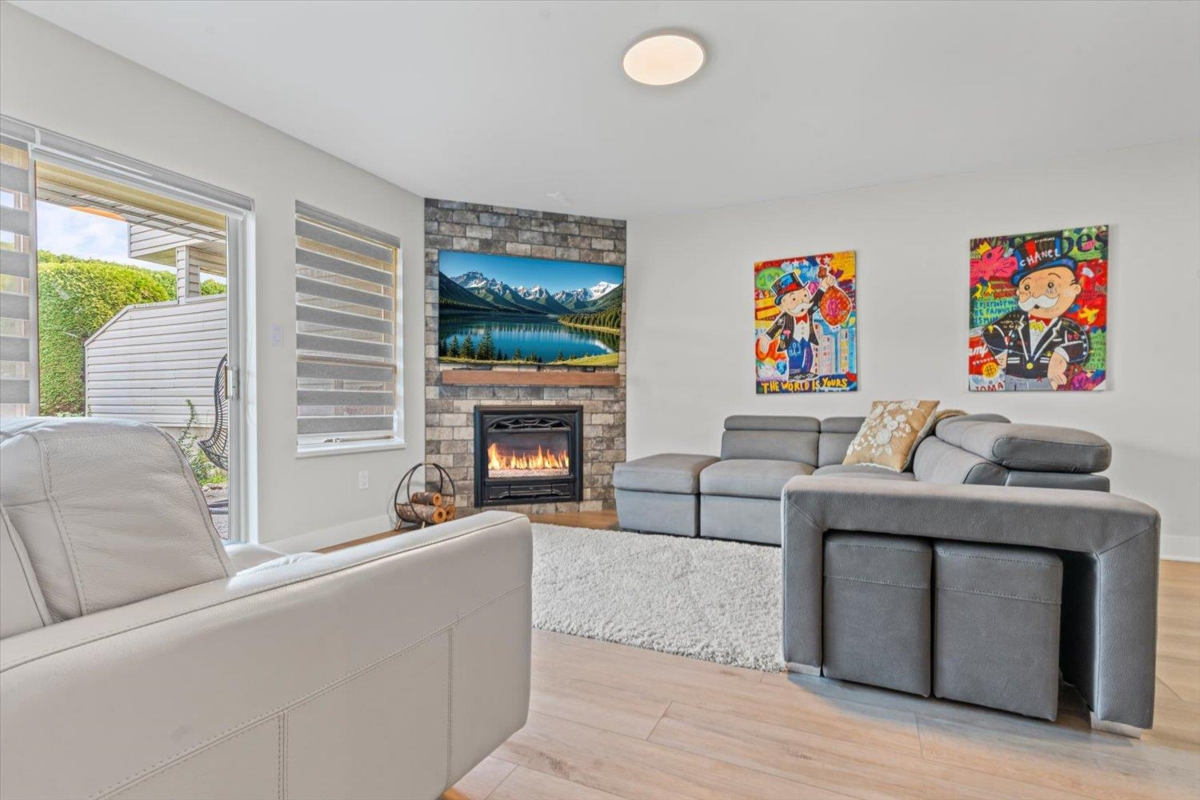 Kitchen Island Photo of 17 3054 Trafalgar Street, Abbotsford, BC