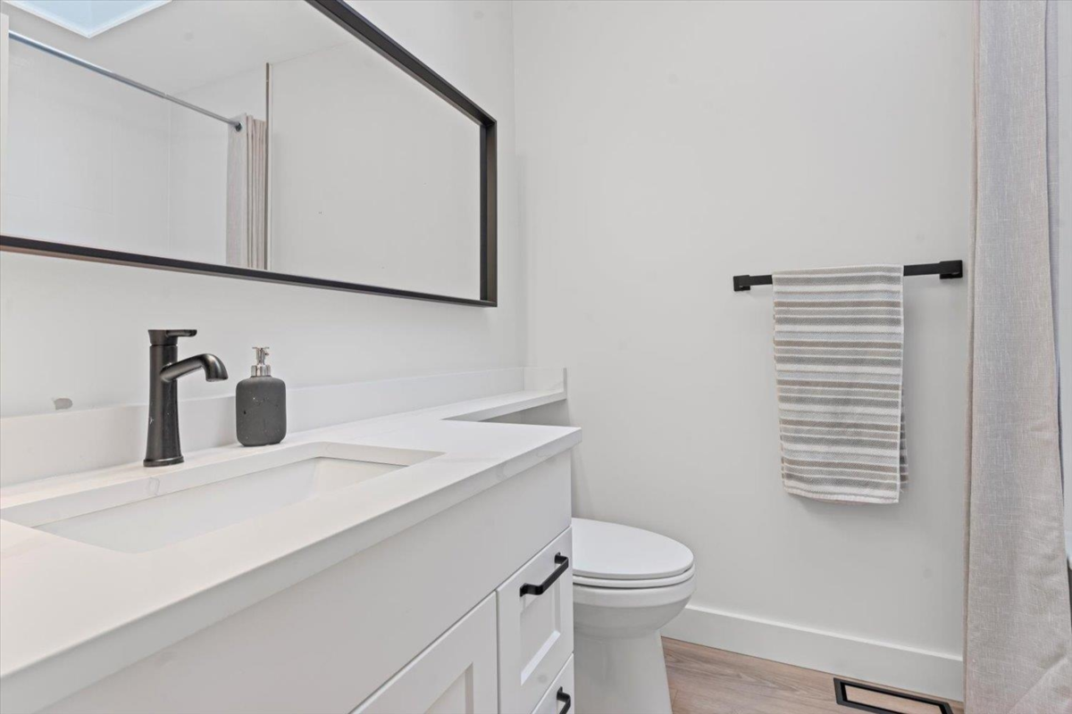 Mudroom Photo of 17 3054 Trafalgar Street, Abbotsford, BC