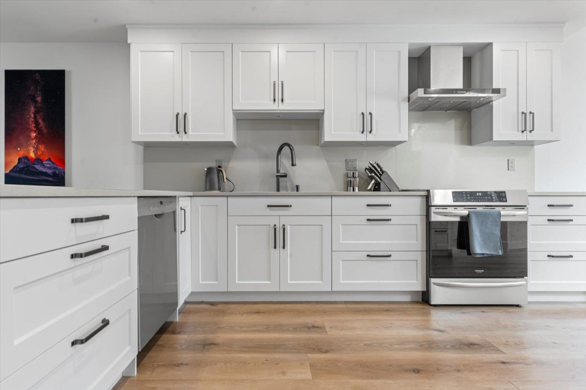 Walk-In Closet Photo of 17 3054 Trafalgar Street, Abbotsford, BC