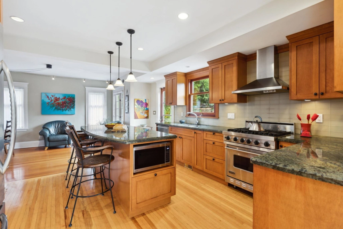 Breakfast Nook Photo of 349 E 24th Street, North Vancouver, BC
