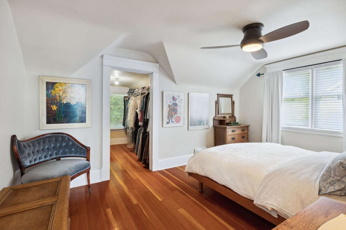 Guest Bathroom Photo of 349 E 24th Street, North Vancouver, BC