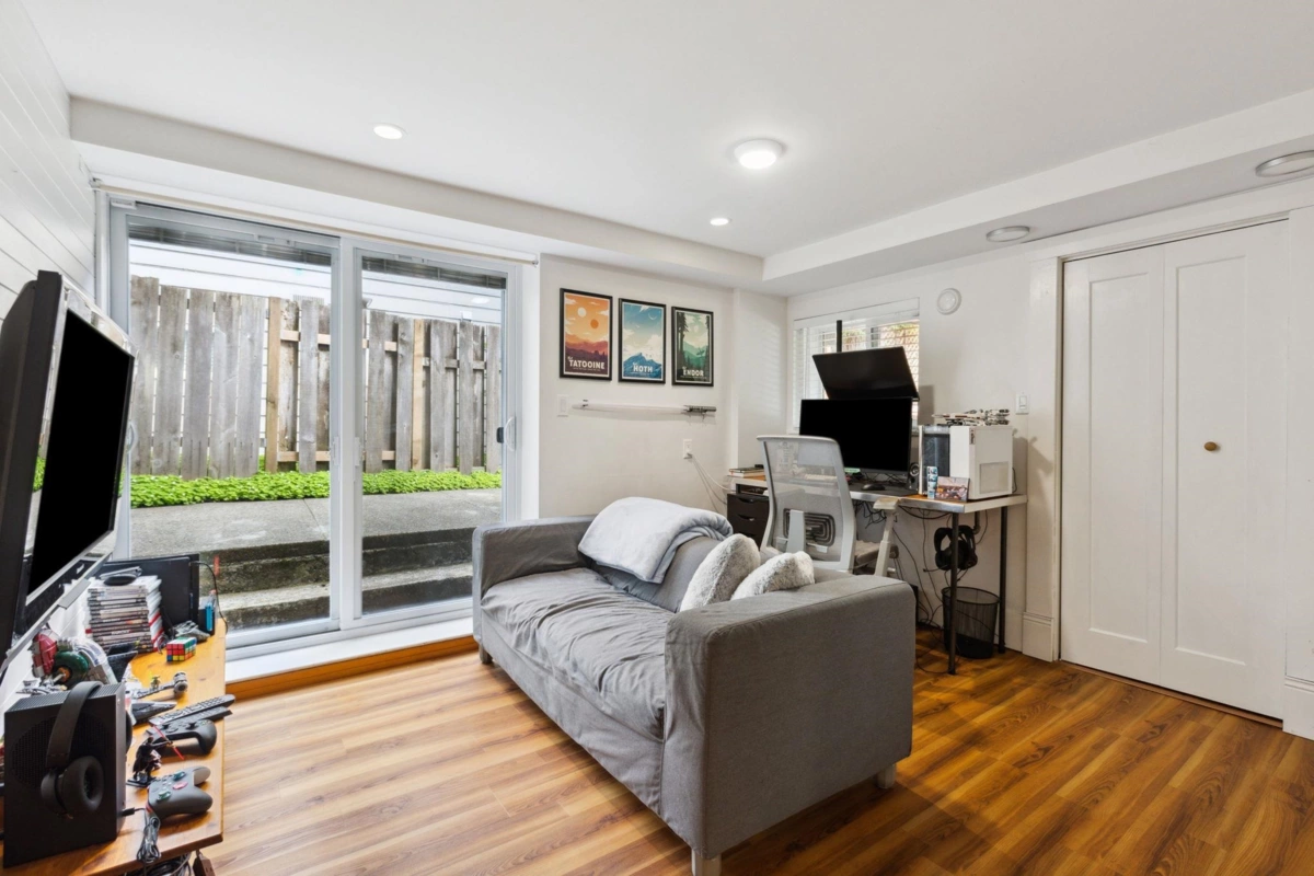 Hallway Photo of 349 E 24th Street, North Vancouver, BC