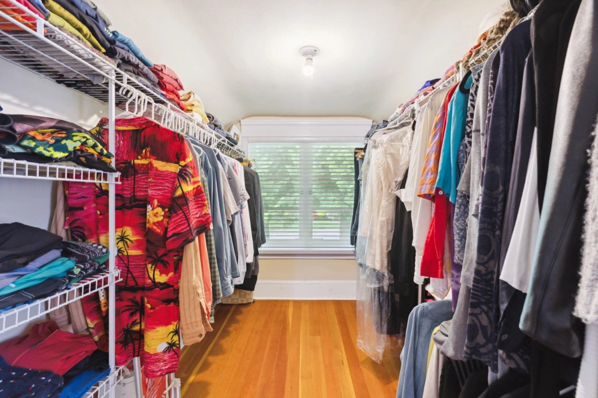 Powder Room Photo of 349 E 24th Street, North Vancouver, BC