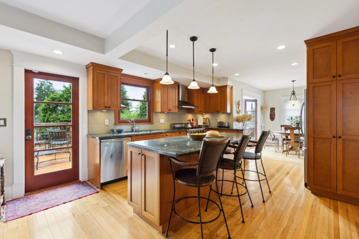 Primary Bathroom Photo of 349 E 24th Street, North Vancouver, BC