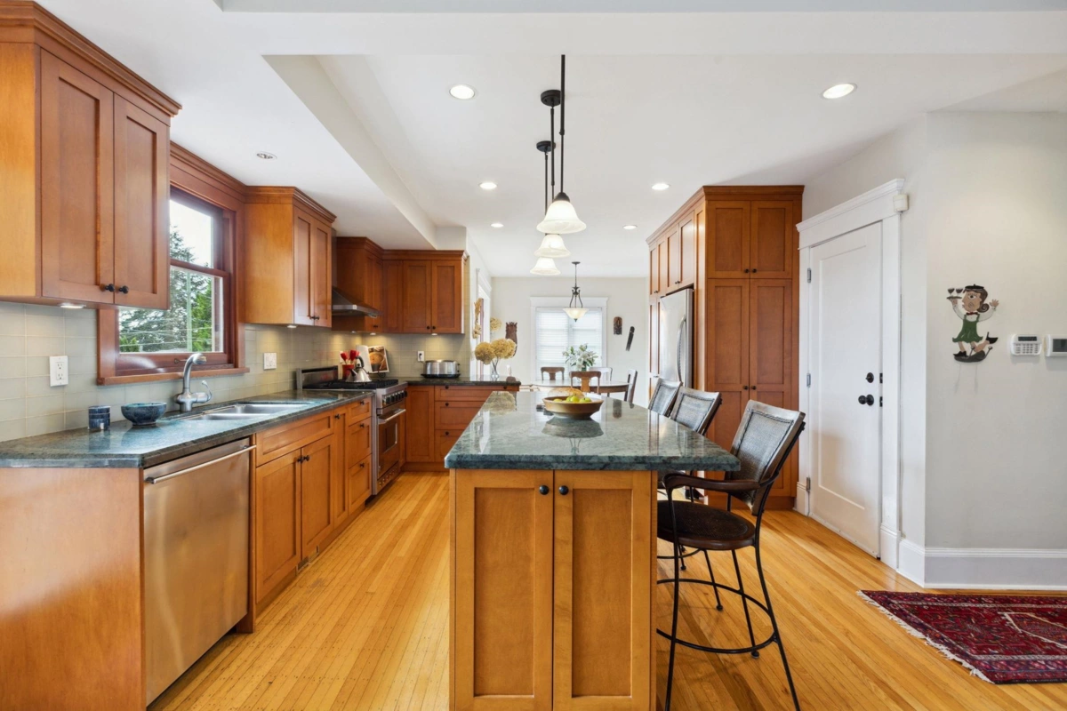 Primary Bedroom Photo of 349 E 24th Street, North Vancouver, BC