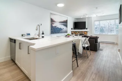 204 4360 Lorimer Road, Whistler, BC, Whistler — Apartment/Condo for sale