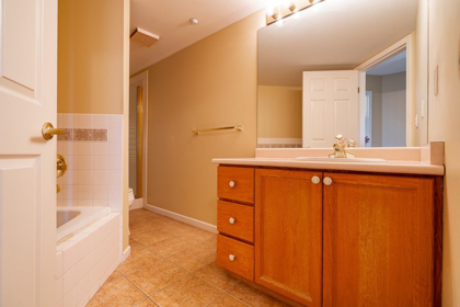 Entry Foyer Photo of 37 323 Governors Court, New Westminster, BC