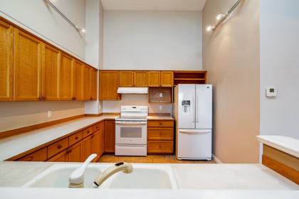 Kitchen Island Photo of 37 323 Governors Court, New Westminster, BC