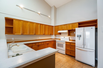 Kitchen Photo of 37 323 Governors Court, New Westminster, BC