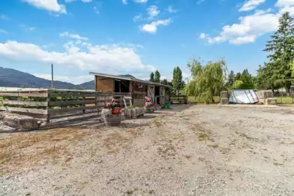 Outdoor Patio Photo of 10087 Mountainview Road, Mission, BC