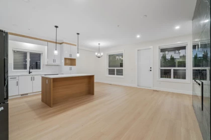 Kitchen Island Photo of 32522 Higginbottom Court, Mission, BC