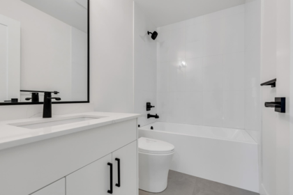 Primary Bathroom Photo of 3 30501 Robin Drive, Abbotsford, BC